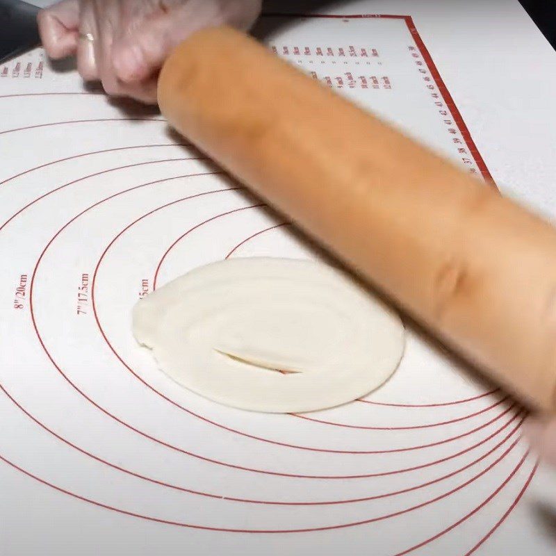 Step 4 Rolling dough for shrimp and potato dumplings