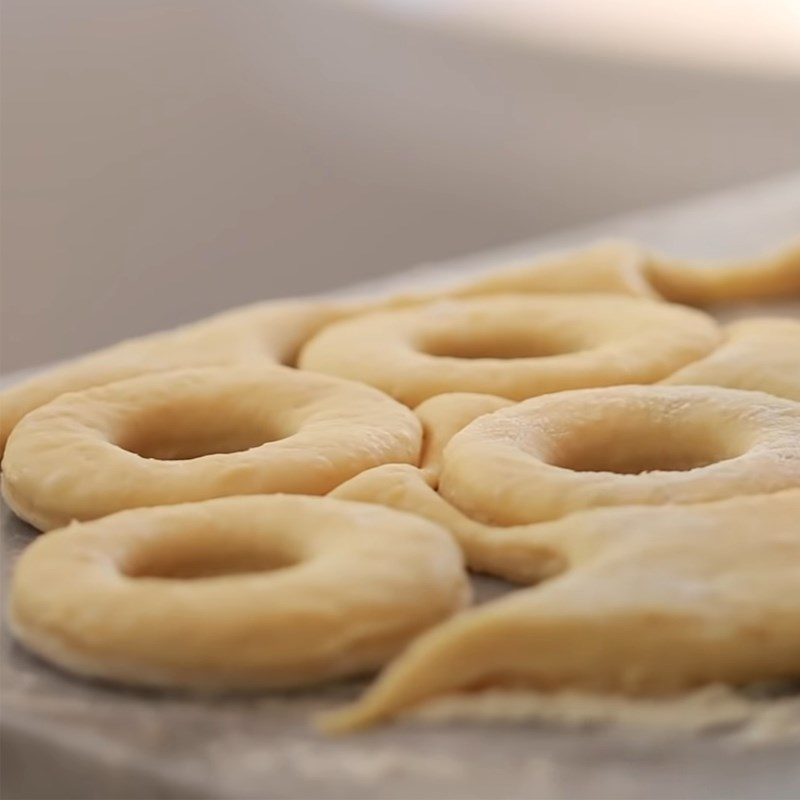 Step 2 Rolling the dough and shaping the animal-shaped butter cookies