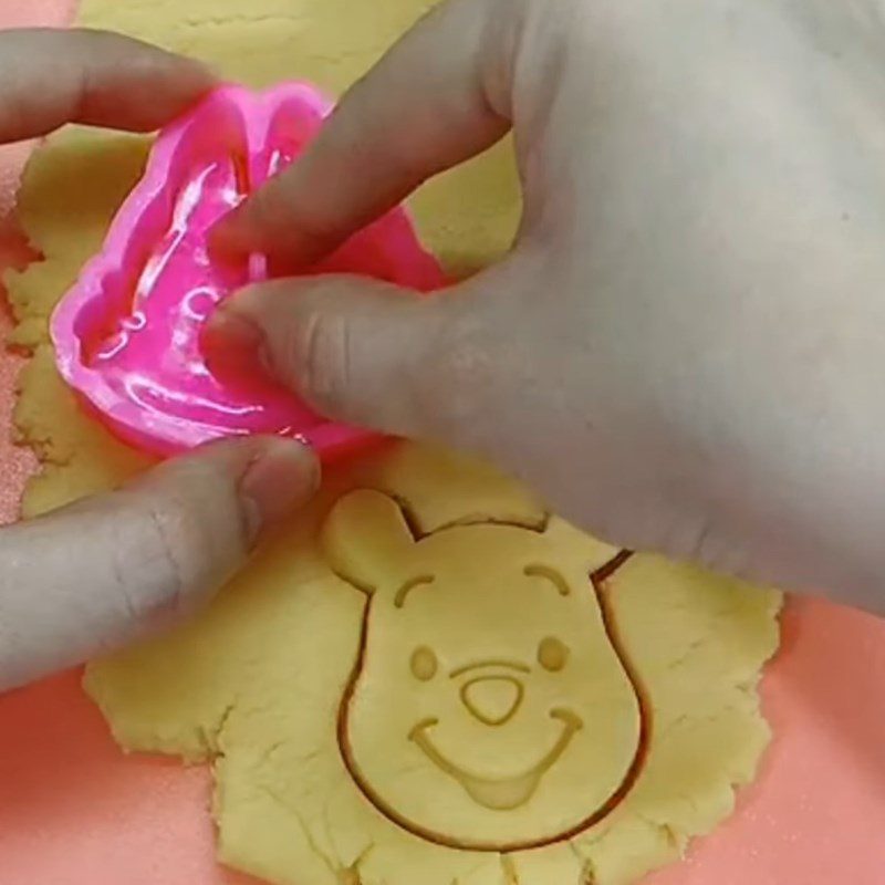 Step 3 Rolling the dough and shaping Cheese cookies in animal shapes