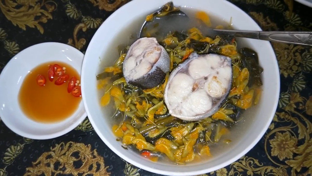 Sour fish soup with wild flowers