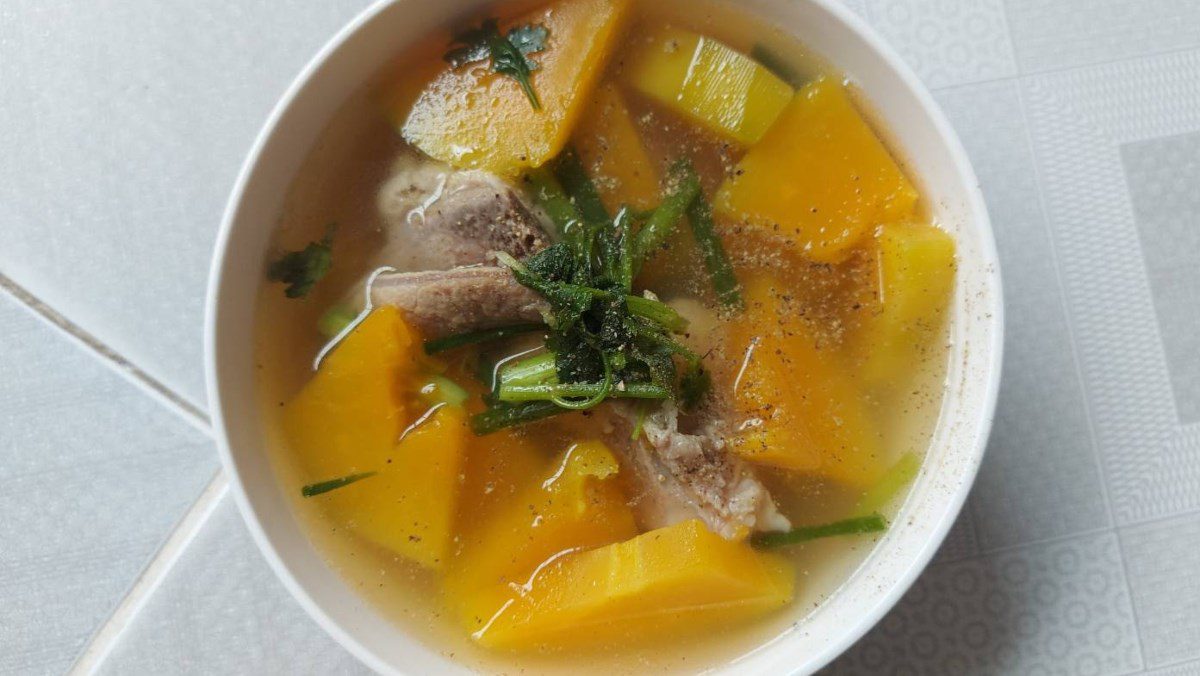 Papaya soup with bone broth