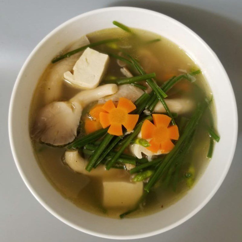 Step 4 Final Product Chive soup with tofu and mushrooms