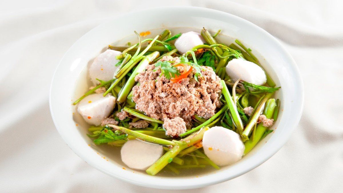 Swamp taro soup with water spinach and crab