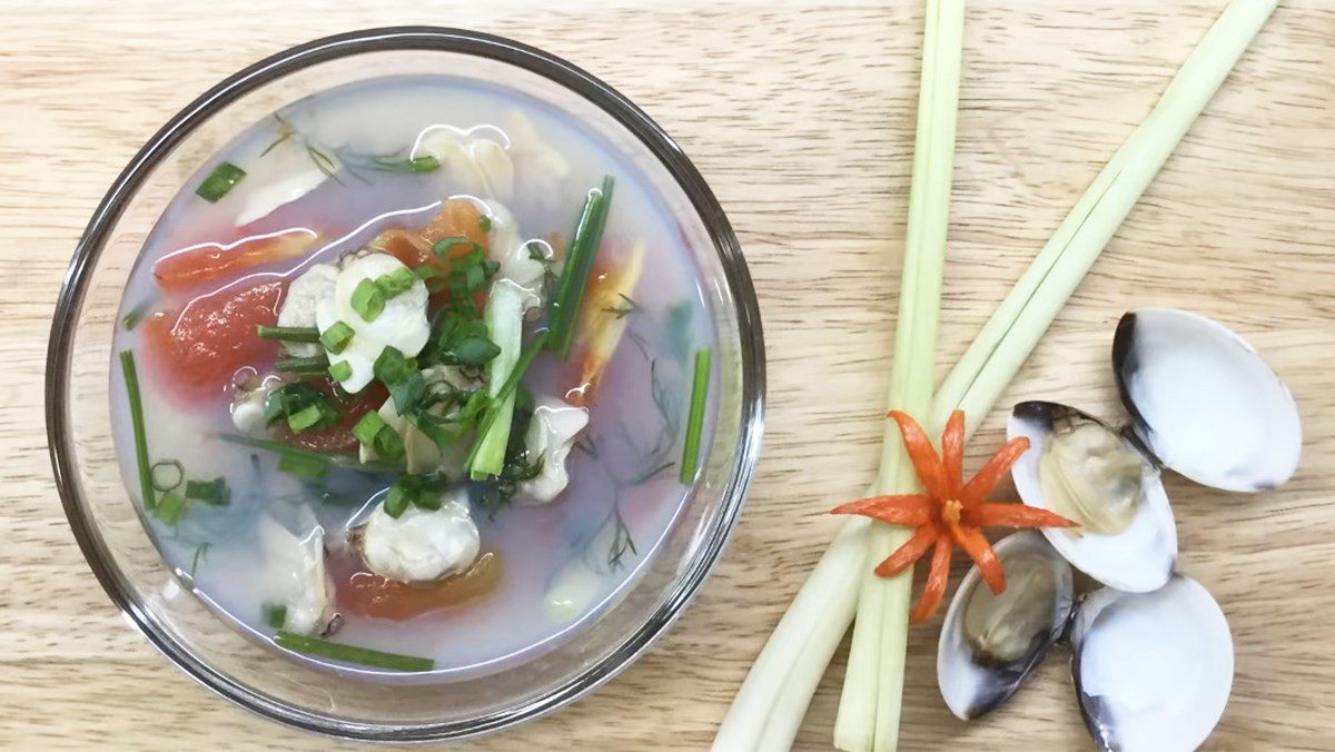 Clam soup with dill and tomato