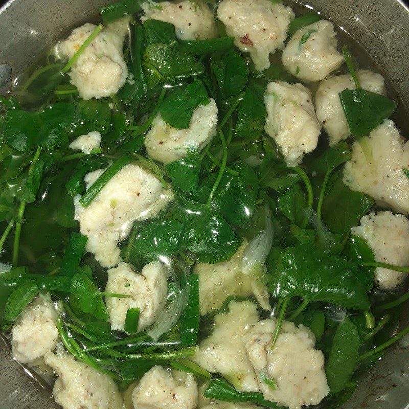 Step 3 Cook the soup Pennywort soup with snakehead fish