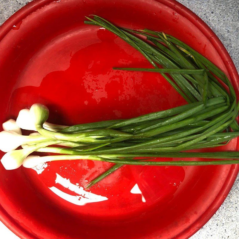 Step 1 Prepare the ingredients for pennywort fish soup