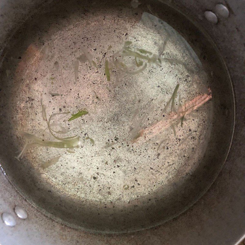 Step 3 Cook the soup Pennywort soup with snakehead fish