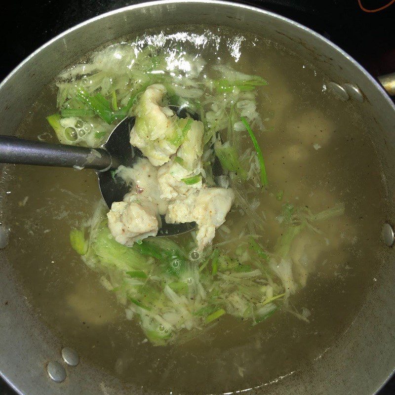 Step 3 Cook the soup Pennywort soup with snakehead fish