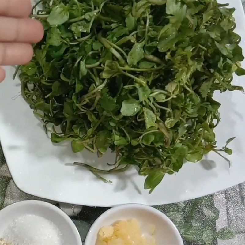 Step 1 Prepare the ingredients for Watercress Soup with Meatballs