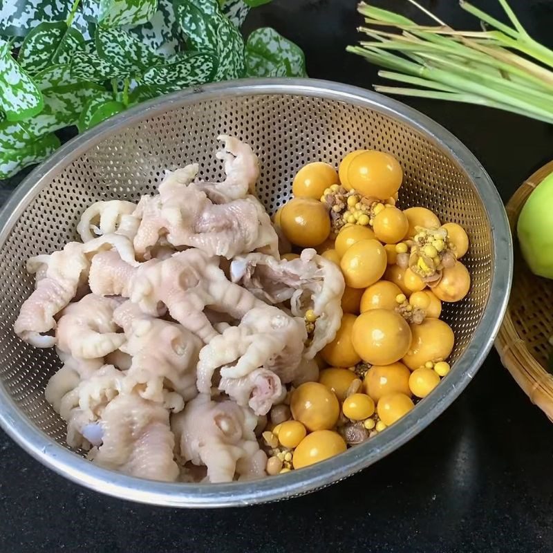 Step 3 Blanching chicken feet and quail eggs Quail eggs with Thai sauce