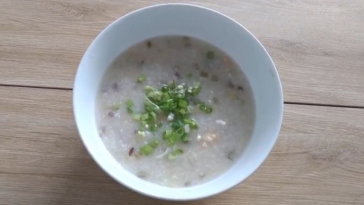 Porridge with shrimp, potato, and green beans