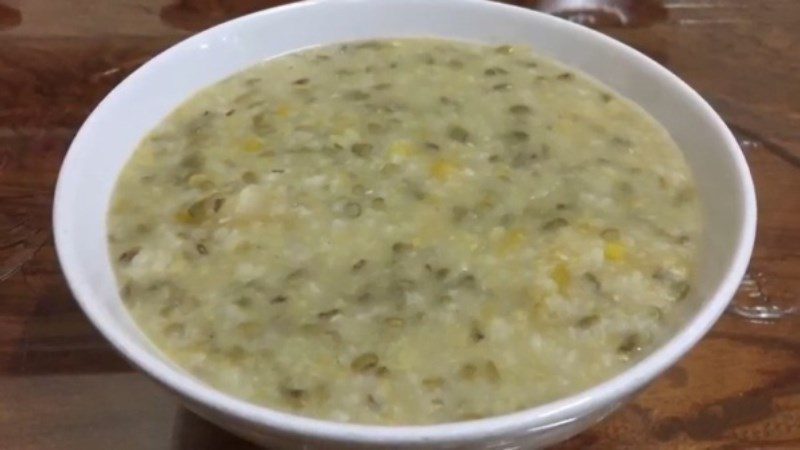 Green bean porridge with pumpkin