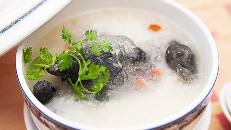 Green bean porridge with black chicken