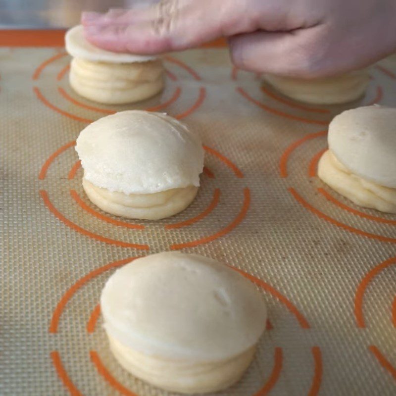 Step 4 Divide the dough and bake the Mango cream puff