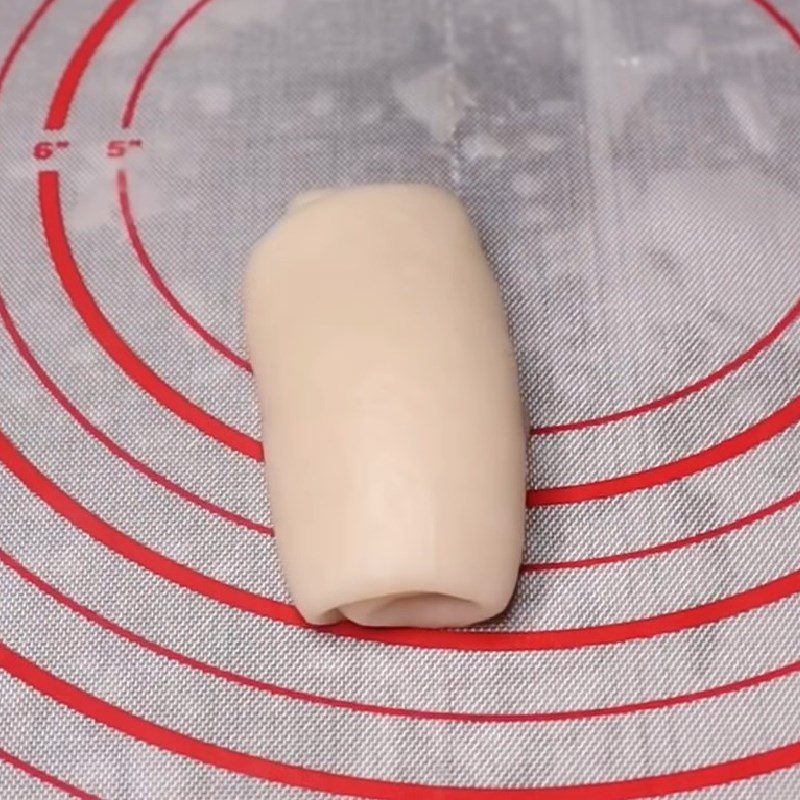 Step 5 Divide and roll out the dough for durian mung bean cake