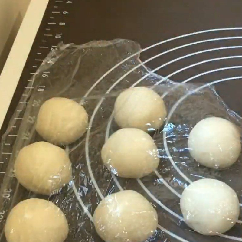 Step 4 Divide and roll the dough for tangerine bao