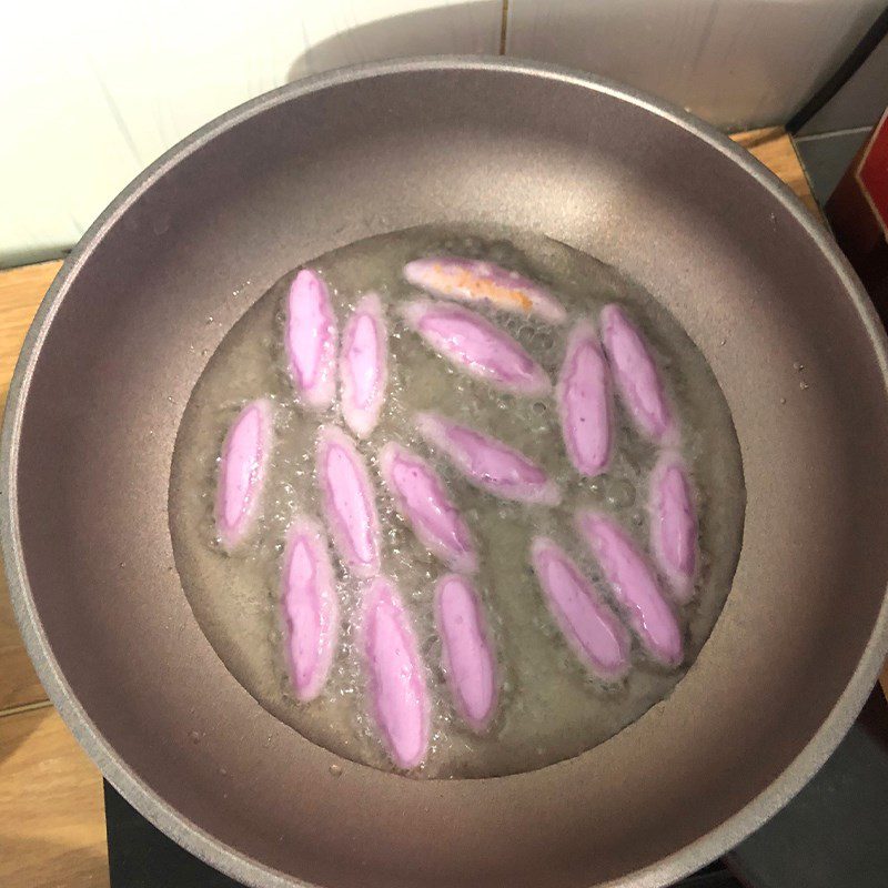 Step 5 Frying the cakes Vegetarian shrimp sweet potato