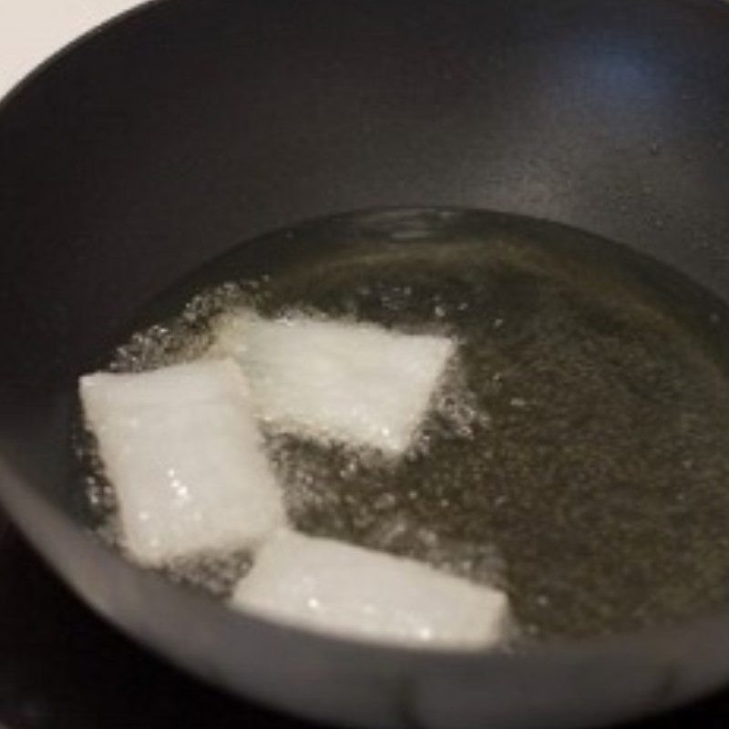 Step 3 Fry the pho Fried pho with stir-fried beef