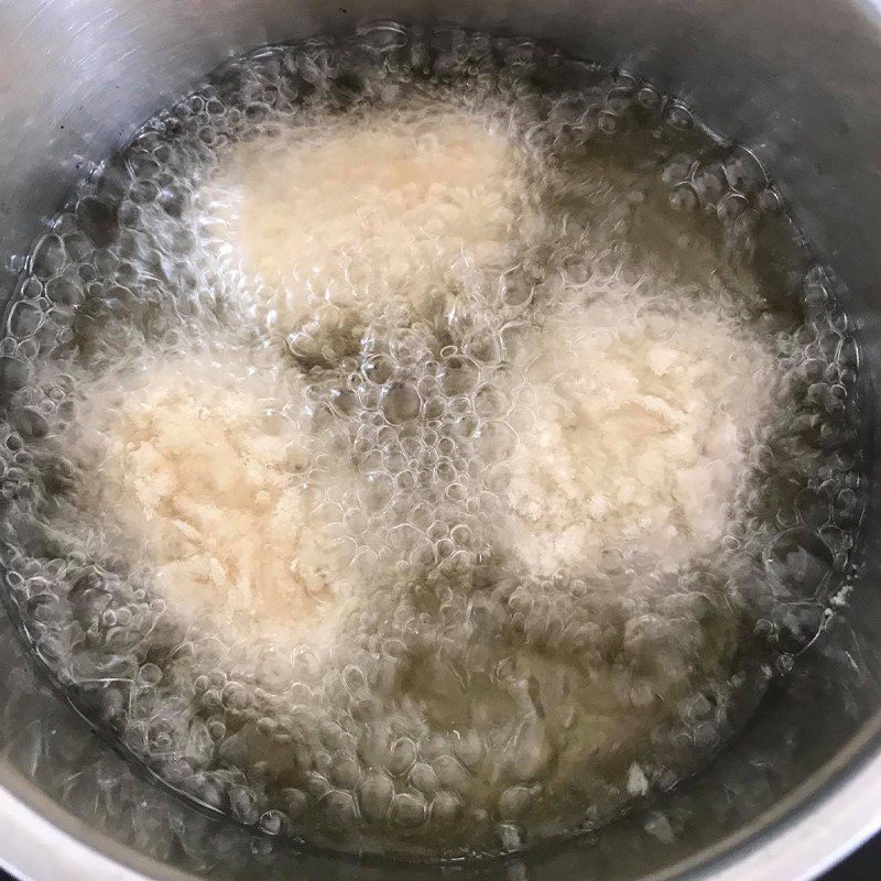 Step 5 Frying the Fresh Milk Cake with Green Tea Flavor