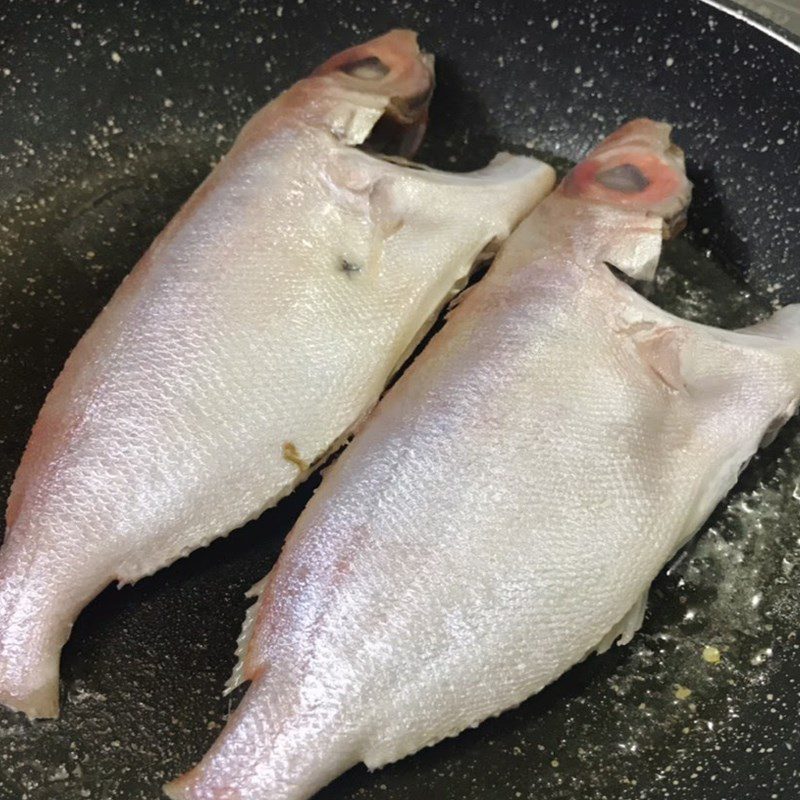 Step 2 Fried Fish Fried fish with tamarind dipping sauce