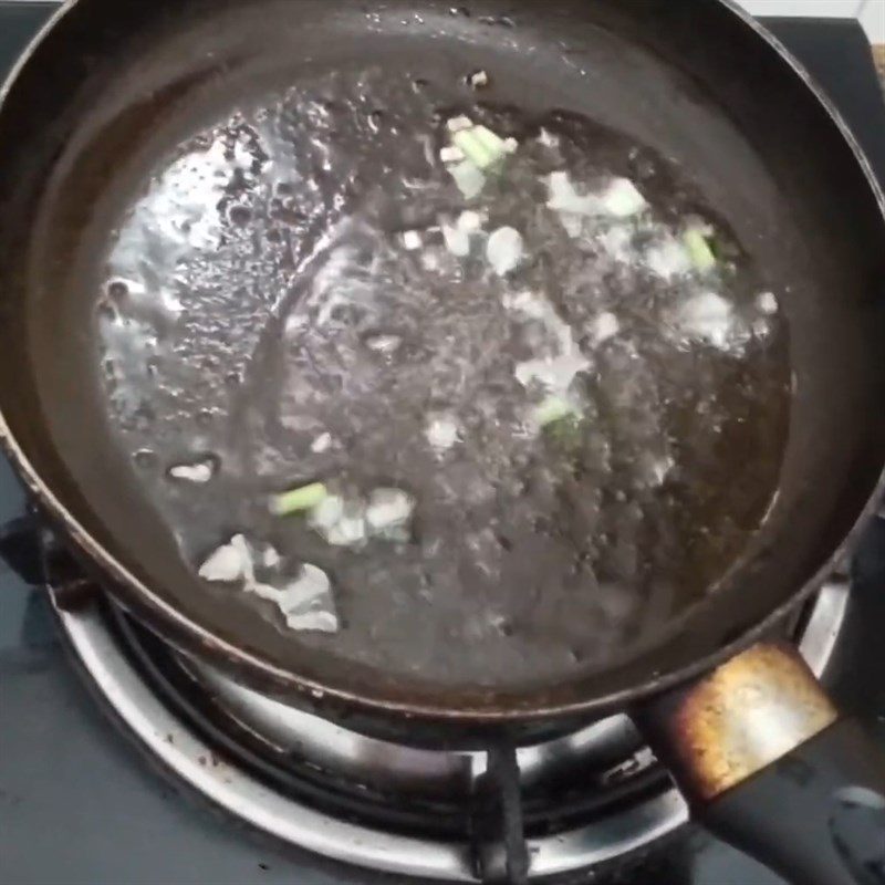 Step 2 Fry the catfish for Catfish porridge with pumpkin