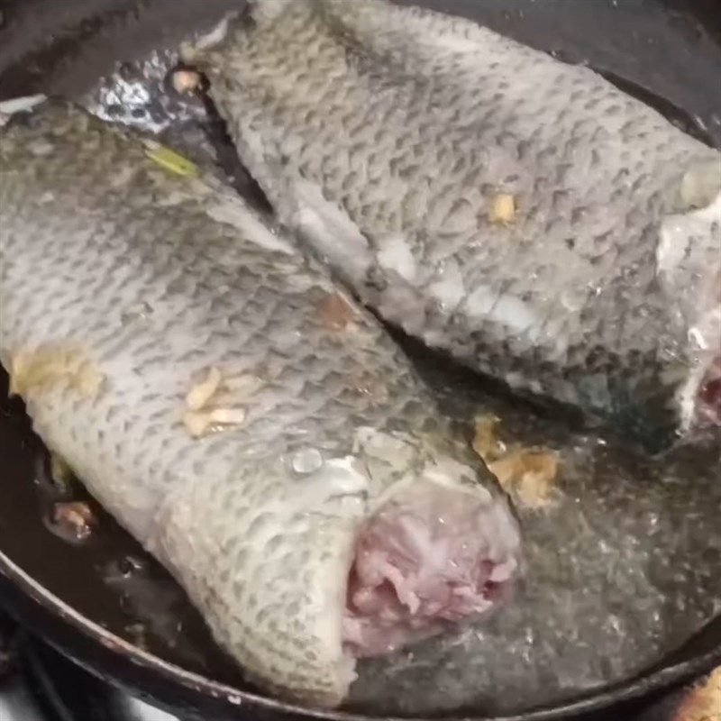 Step 2 Fry the snakehead fish, Cook snakehead fish porridge with pumpkin for weaning