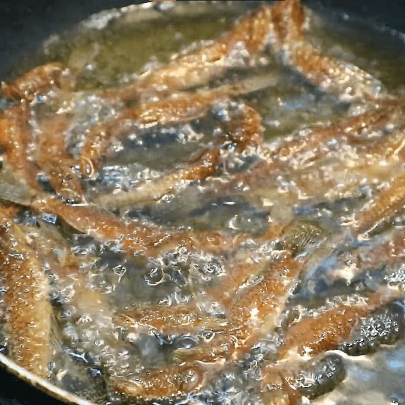 Step 3 Fry fish Fried goby fish with wild betel leaves