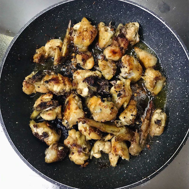 Step 3 Fry Chicken Wings Fried Chicken Wings with Fish Sauce (recipe shared by users)