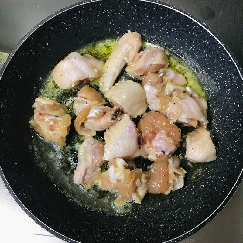 Step 3 Fry Chicken Wings Fried Chicken Wings with Fish Sauce (recipe shared by users)