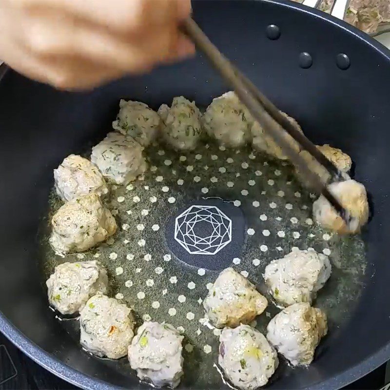 Step 4 Fry the fish paste Fish paste fried with dill