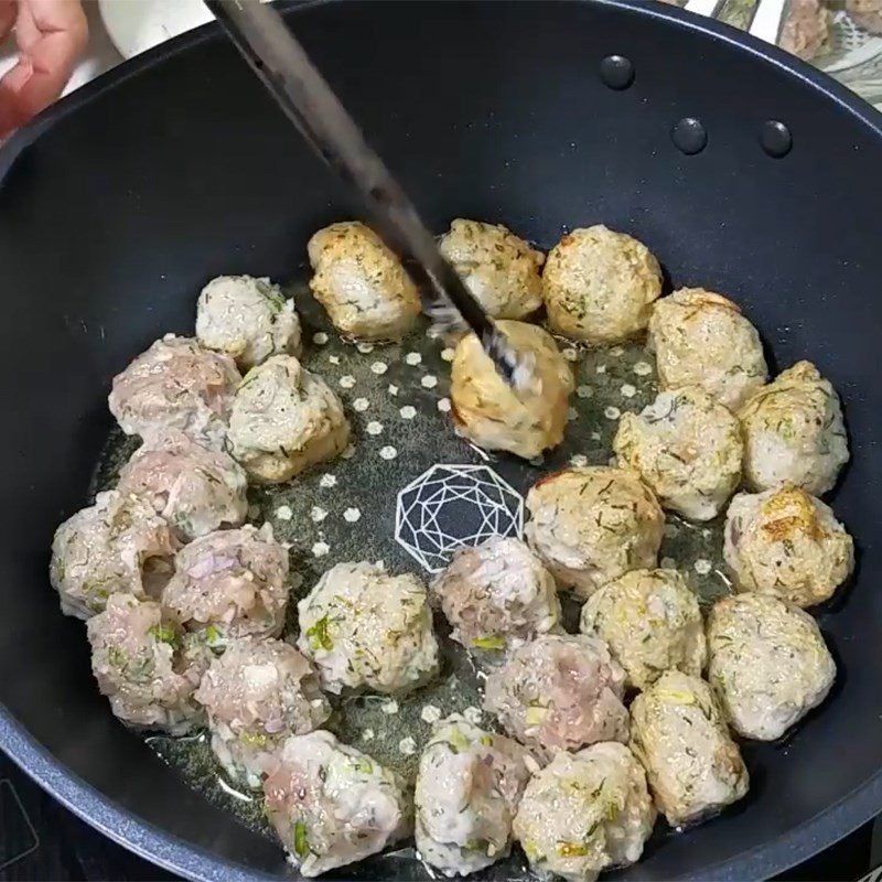 Step 4 Fry the fish paste Fish paste fried with dill