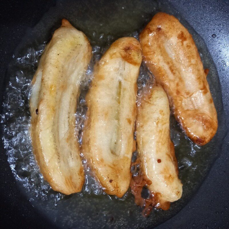 Step 3 Frying banana Fried banana cake