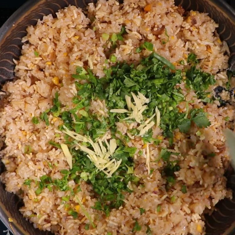 Step 4 Fry hot rice Salted fish fried rice