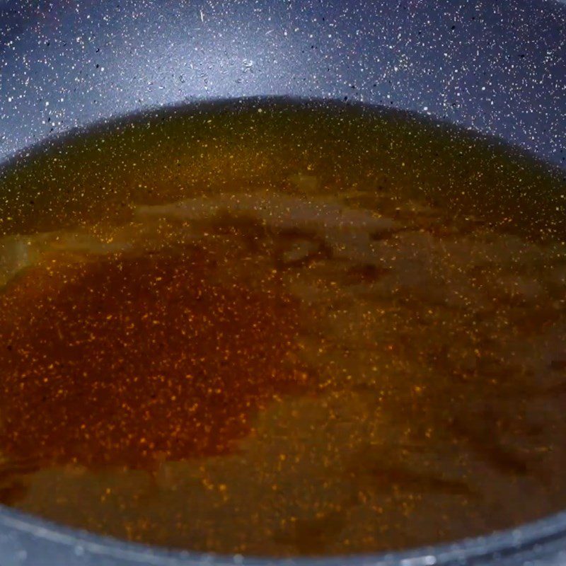 Step 5 Frying pig skin Pig skin with chili salt