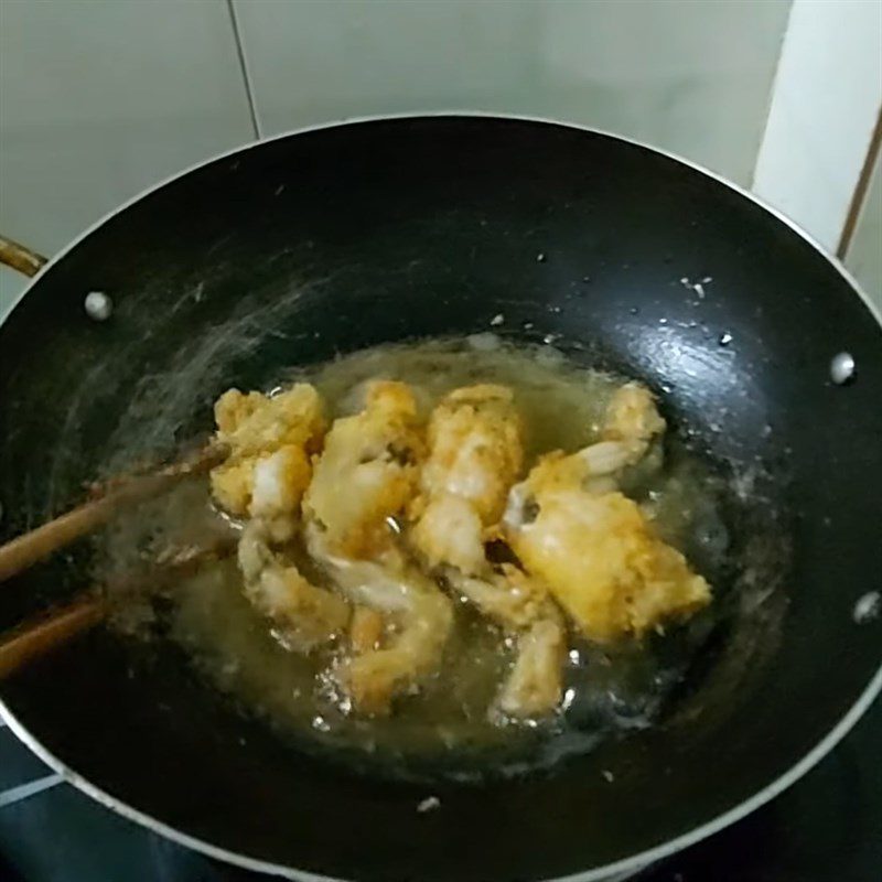 Step 2 Frying the frog Fried frog with butter