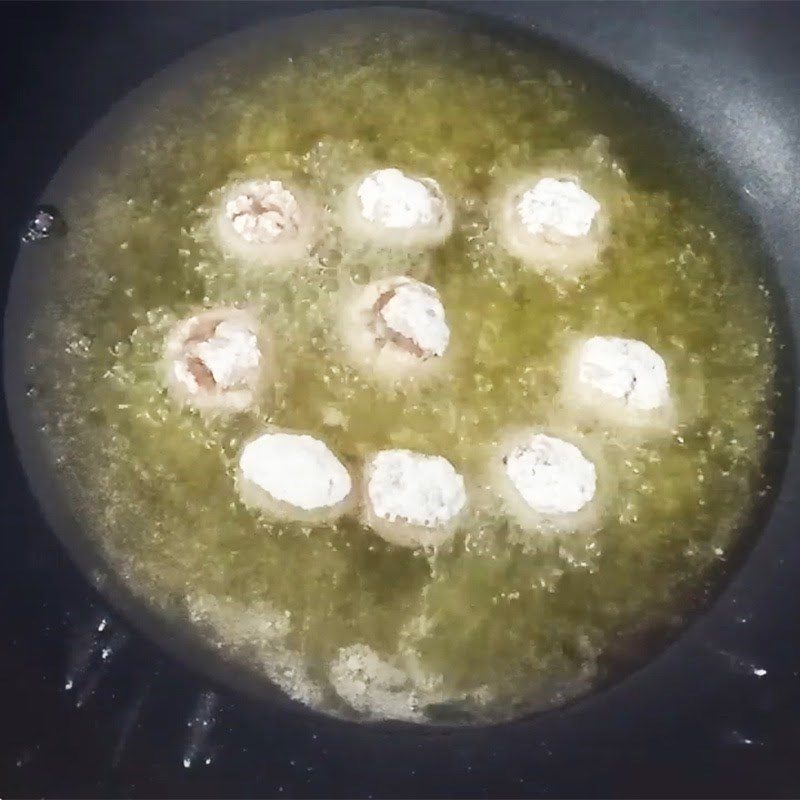 Step 5 Deep-fried chôm chôm pork ball coated in flour Crispy chôm chôm