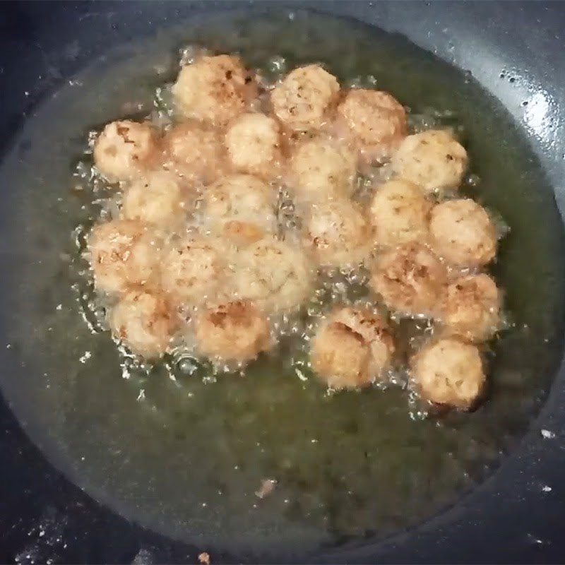 Step 5 Deep-fried chôm chôm pork ball coated in flour Crispy chôm chôm