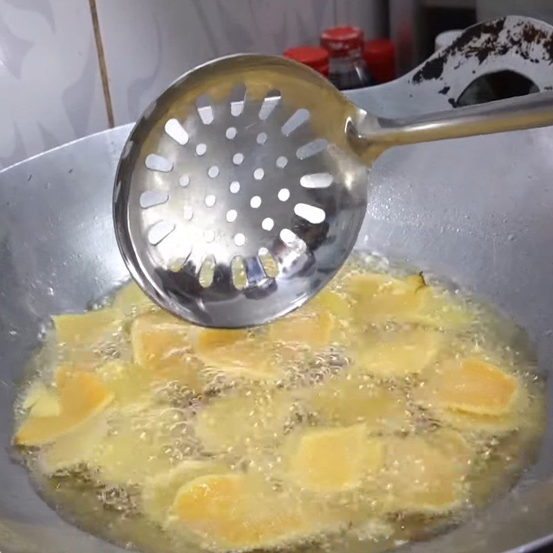 Step 2 Fry sweet potatoes Sweet potatoes with salt