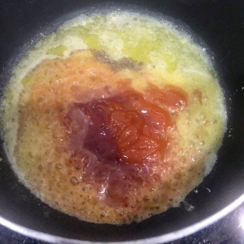 Step 2 Frying sweet potatoes and making cheese sauce Crispy fried purple sweet potatoes