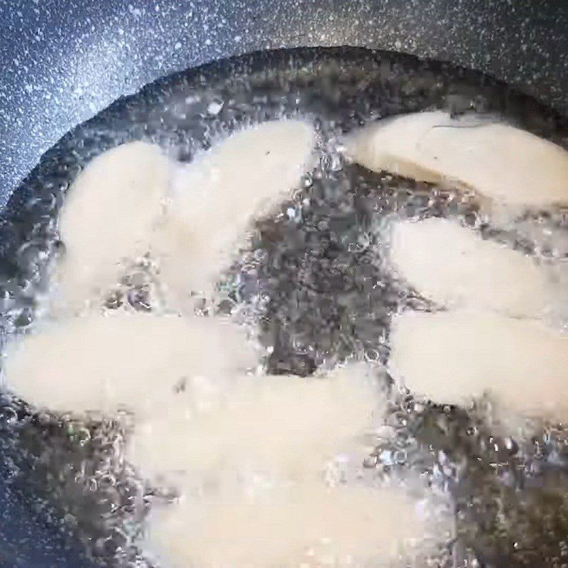 Step 2 Fry the gluten for Fried Gluten with Fish Sauce