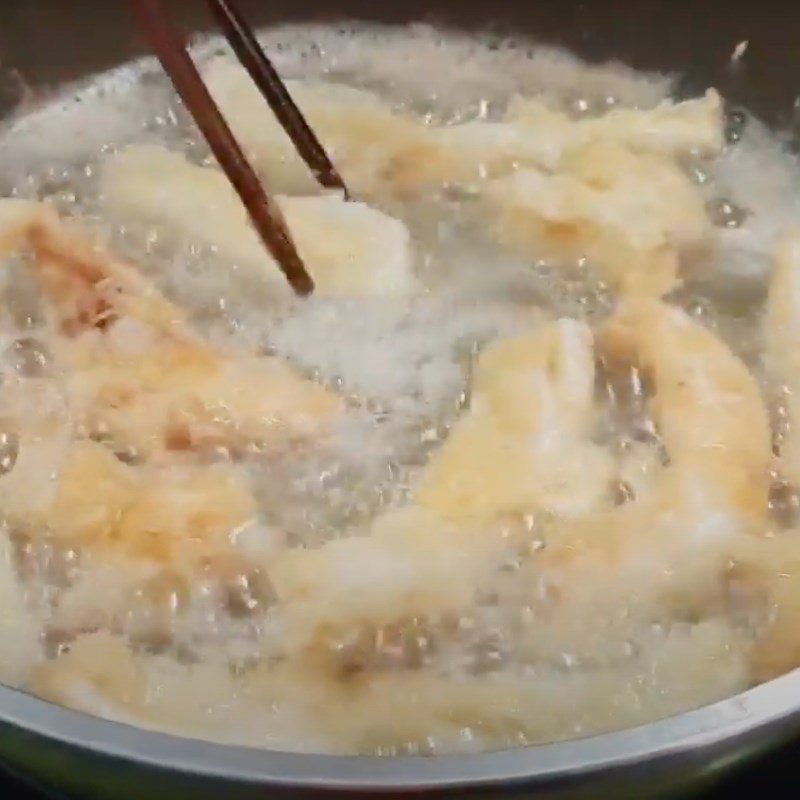 Step 3 Fry the squid Crispy sun-dried squid