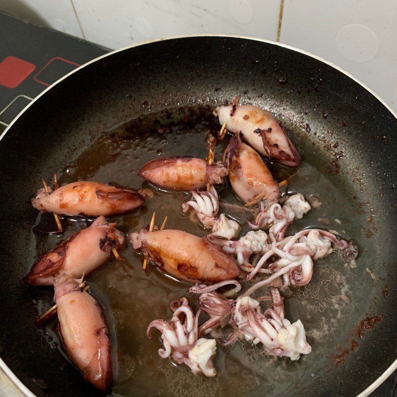 Step 4 Frying Squid Stuffed Squid Fried in Tomato Sauce