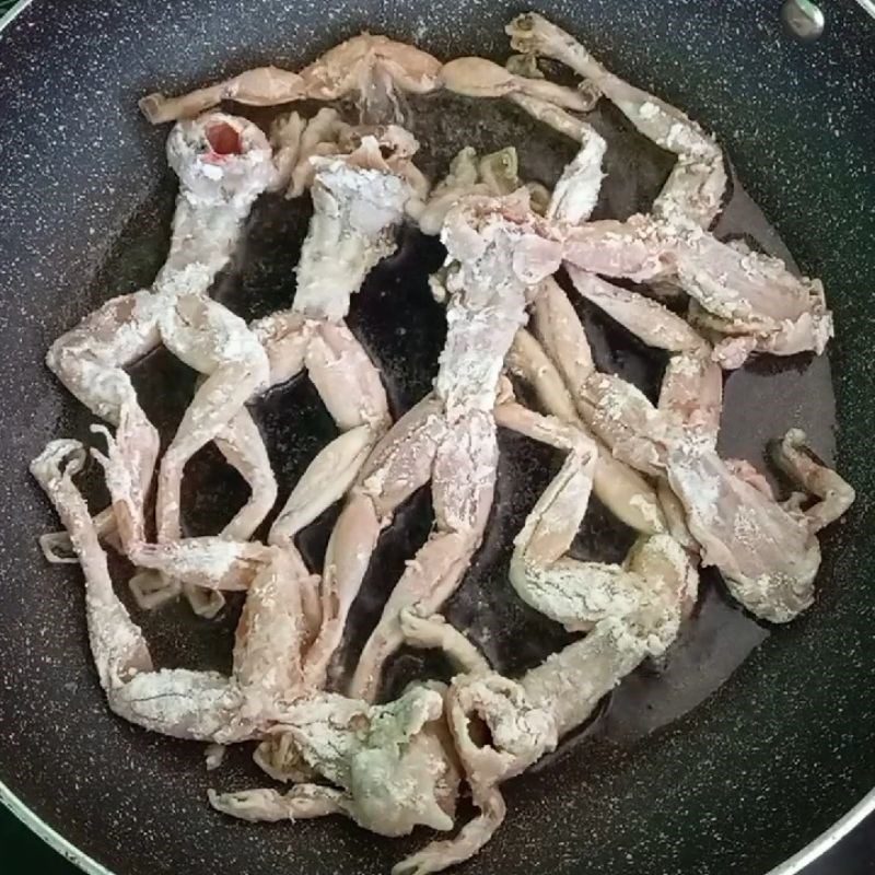 Step 3 Fry the frog Crispy Frog