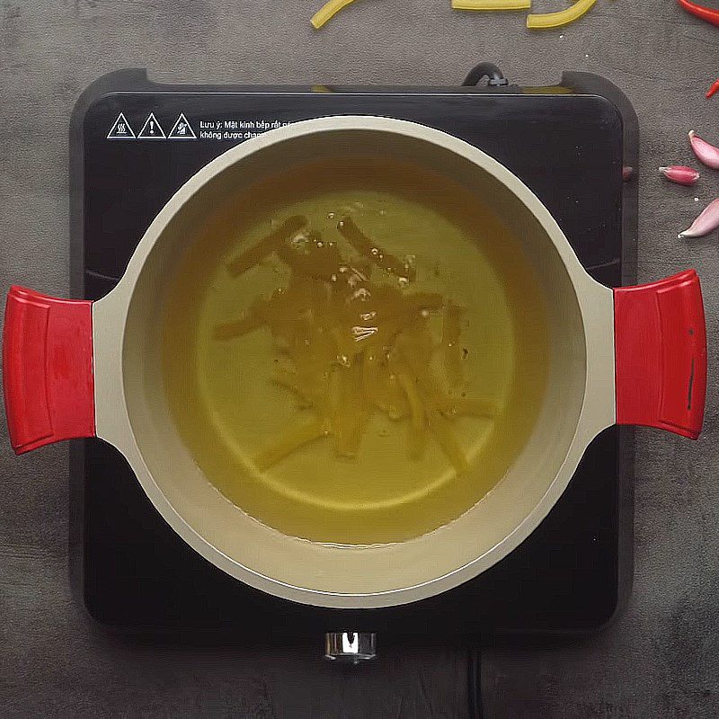 Step 1 Fry the noodles Fried noodle with butter, garlic, and chili