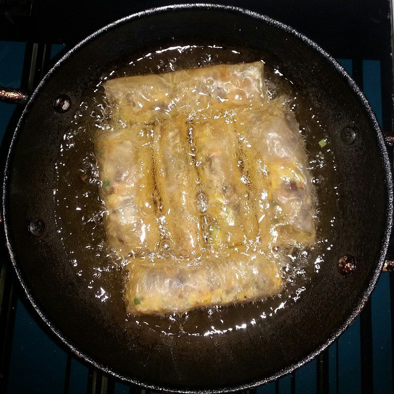 Step 4 Fried meat rolls