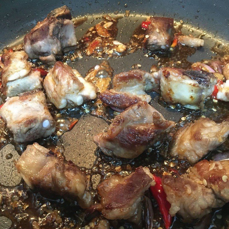 Step 3 Fry the ribs and finish Honey-glazed ribs