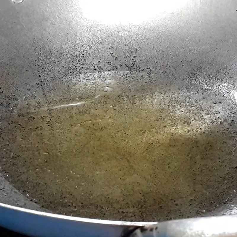 Step 2 Fry the tofu skin Fresh tofu skin stir-fried with lemongrass and chili