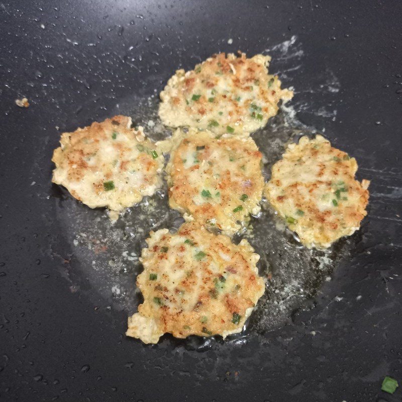 Step 4 Fry the meat Minced meat cake