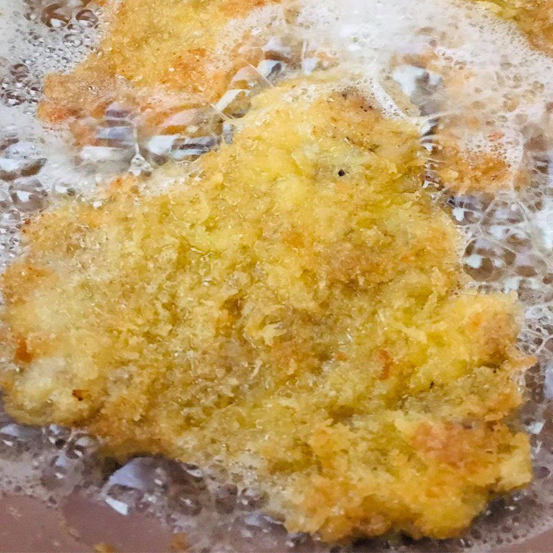 Step 3 Frying the meat Breaded fried meat