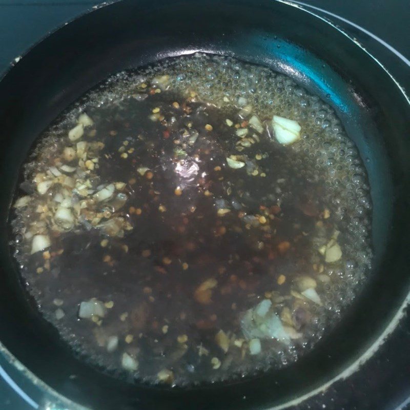 Step 3 Frying quail eggs Fried quail eggs with fish sauce (recipe shared by a user)